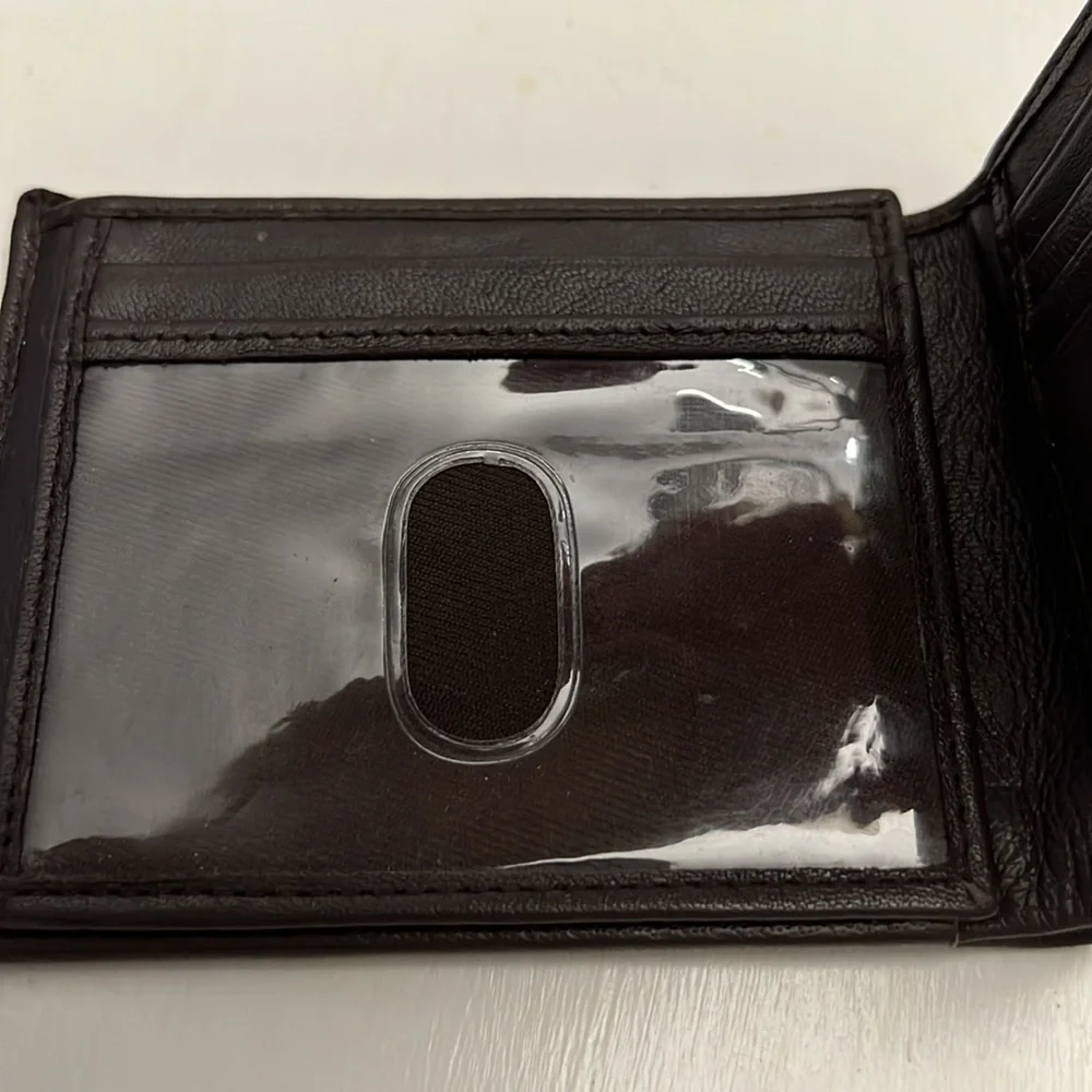 Stone Mountain Genuine Leather Men’s Tri Fold Wallet